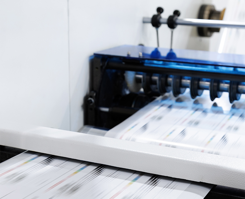 라벨과 스티커를 중심으로 다양한 고객사에 신뢰와 품질을 제공하며 성장해왔습니다.
그동안 저희를 믿고 성원해 주신 모든 고객 여러분께 깊은 감사의 마음을 전합니다.<br>

저희 <em>한솔특수인쇄</em>는 새롭게 내세운 슬로건, <em class="gradient-text">“Level Up with Labels”</em>에 담긴 철학처럼,
고객의 브랜드와 제품 가치를 한 단계 더 높이는 인쇄 솔루션을 제공하고자 합니다.
단순히 라벨과 스티커를 제작하는 것을 넘어, 최신 기술력과 탁월한 품질,
최상의 서비스를 통해 고객과 함께 성장하는 기업이 되겠습니다.